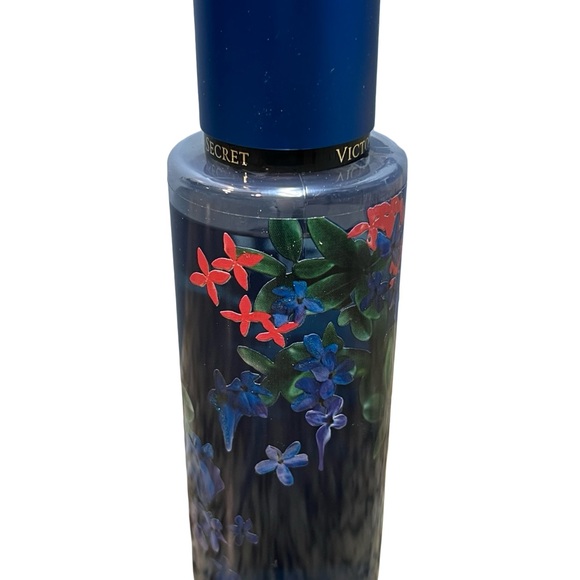 Victoria's Secret Moonlit Dahlia Fragrance Mist - Blue and Red Floral - Picture 7 of 9